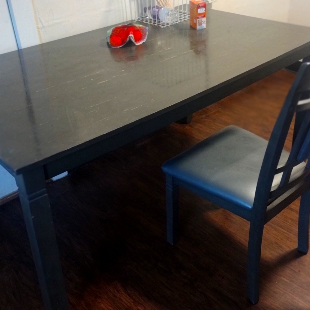 Table 4 chairs
